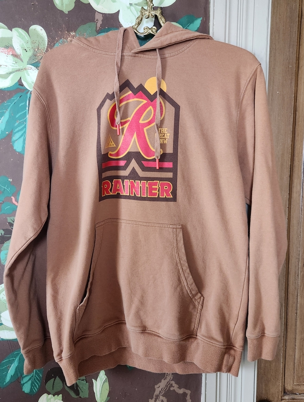 The Great PNW Rainier Hoodie Brown Pullover Sweatshirt Graphic Logo Mens Medium